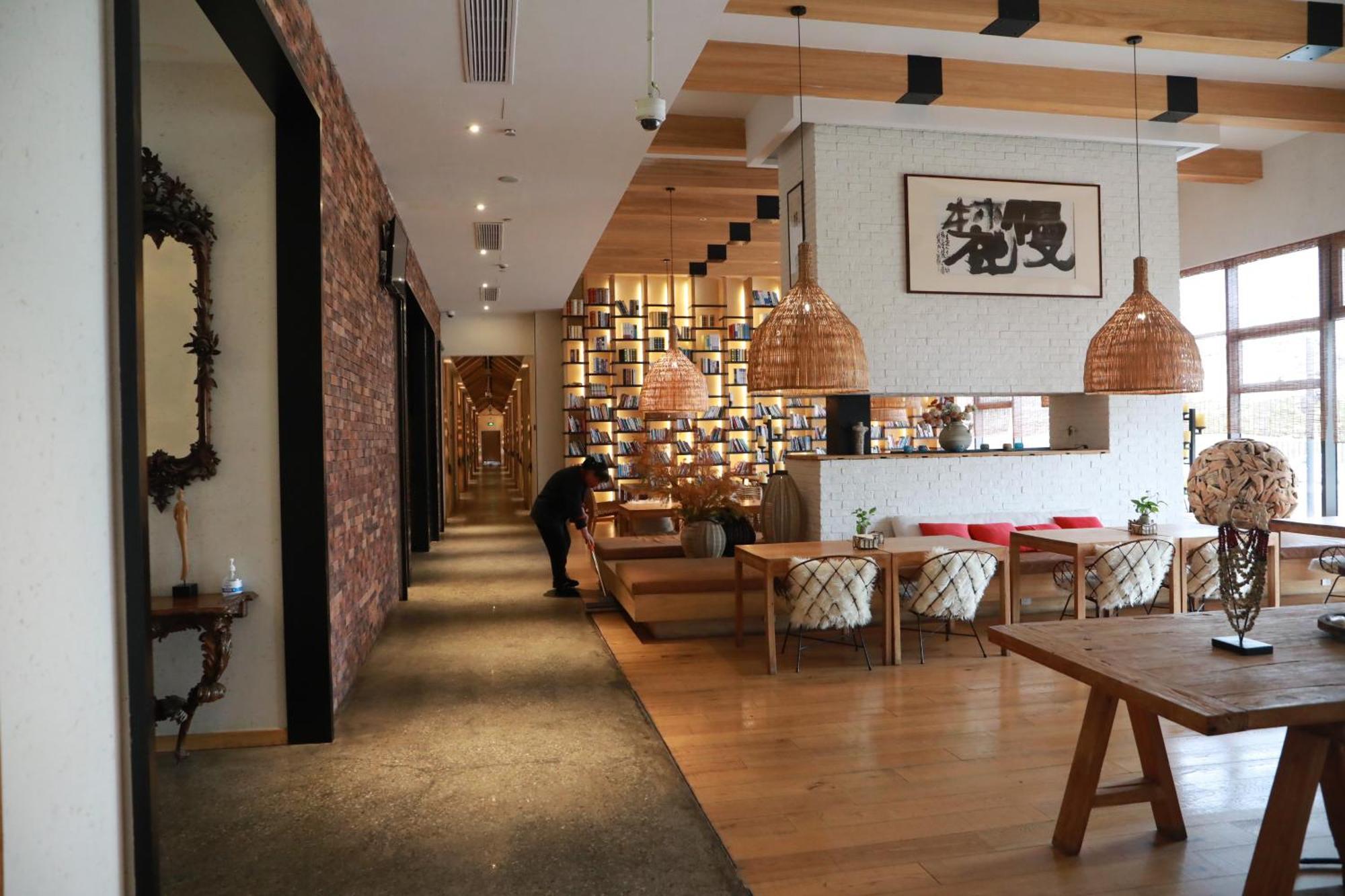 Отель Manli Pudong Airport - Pet Friendly 4*