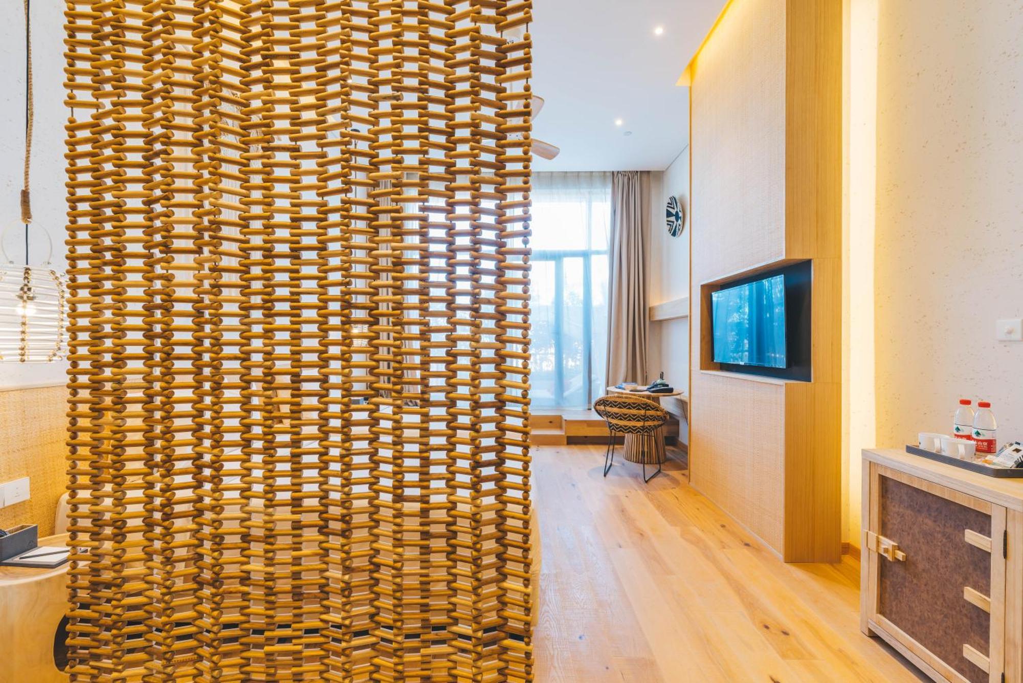 Отель Manli Pudong Airport - Pet Friendly 4*