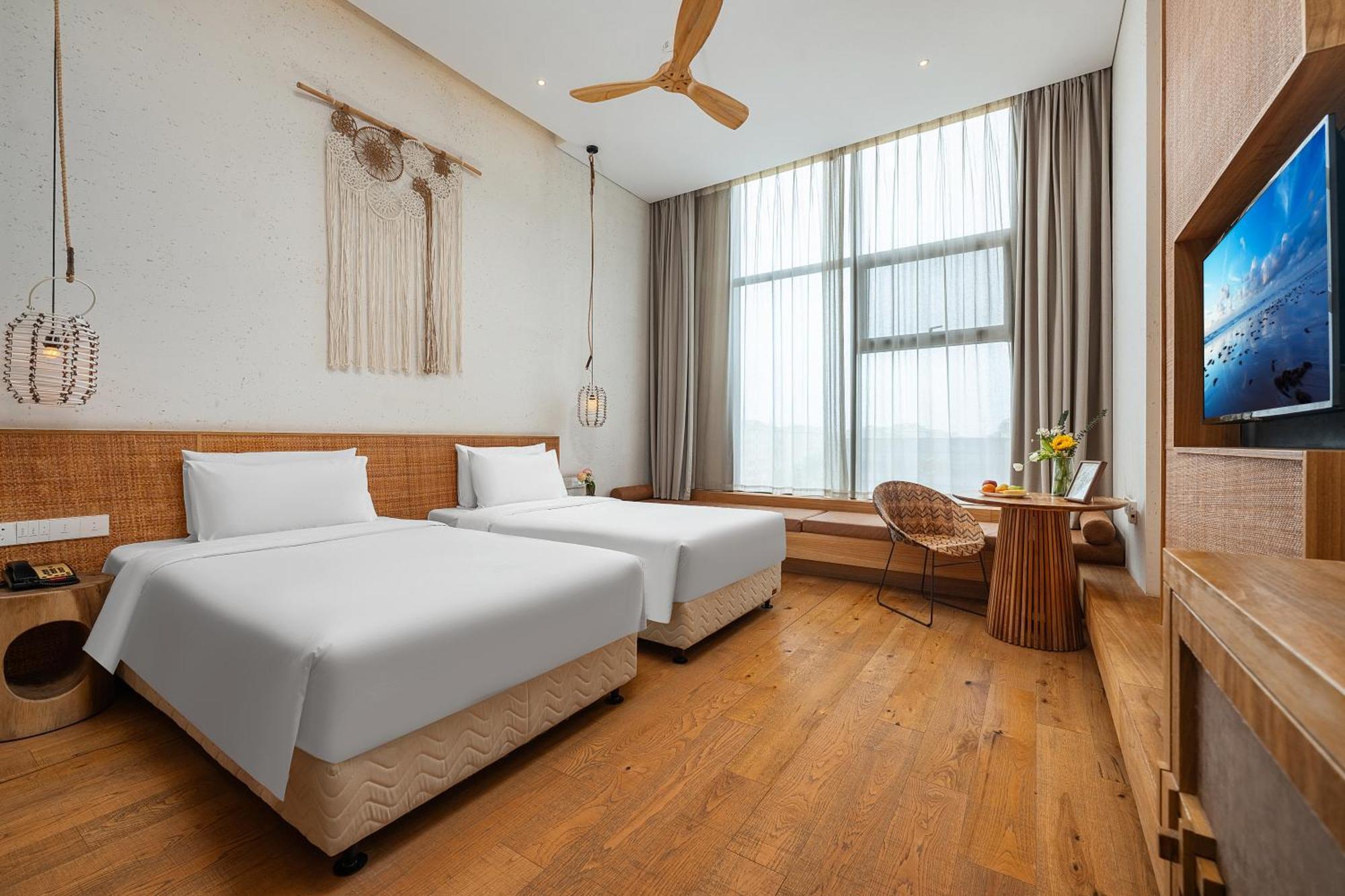 Manli Pudong Airport - Pet Friendly Hotel 4*