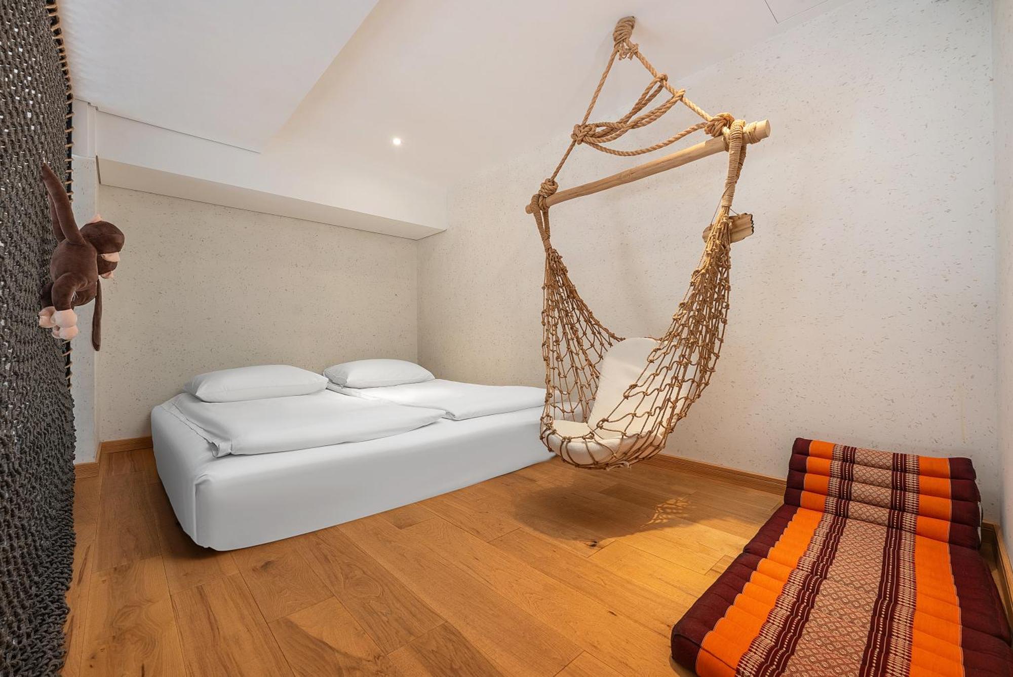 Manli Pudong Airport - Pet Friendly 4*