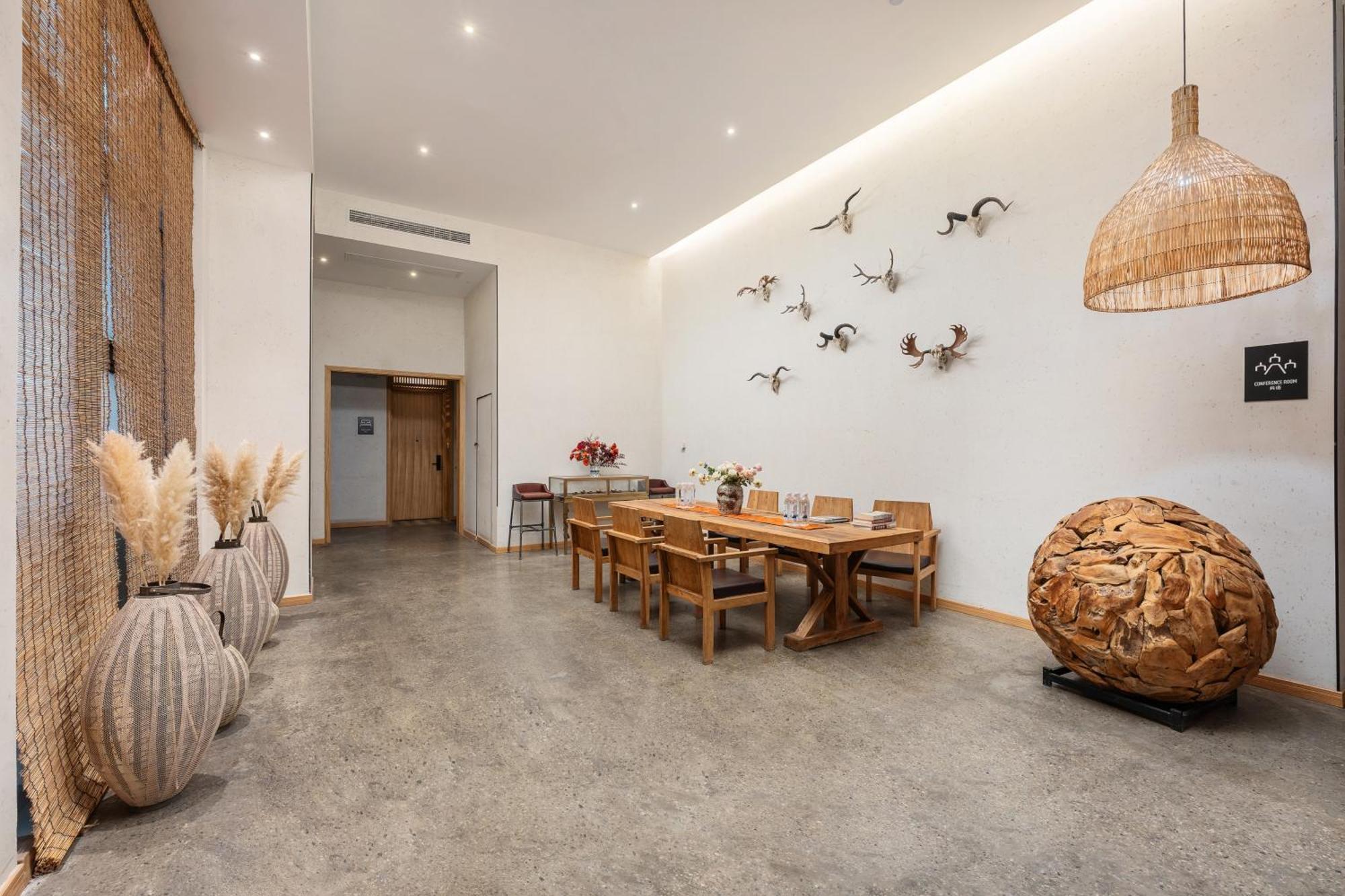 Manli Pudong Airport - Pet Friendly Hotel 4*