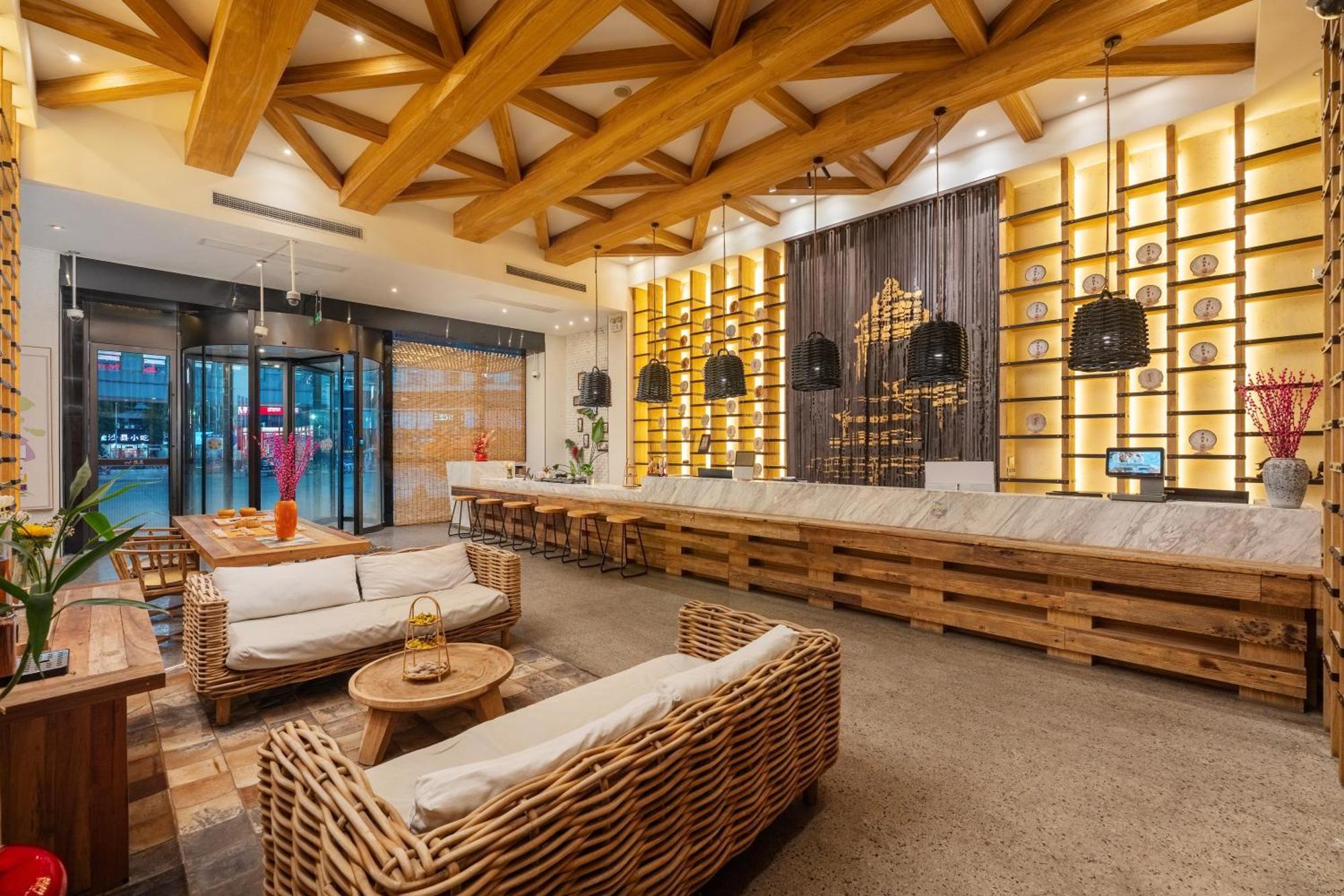 Manli Pudong Airport - Pet Friendly 4*