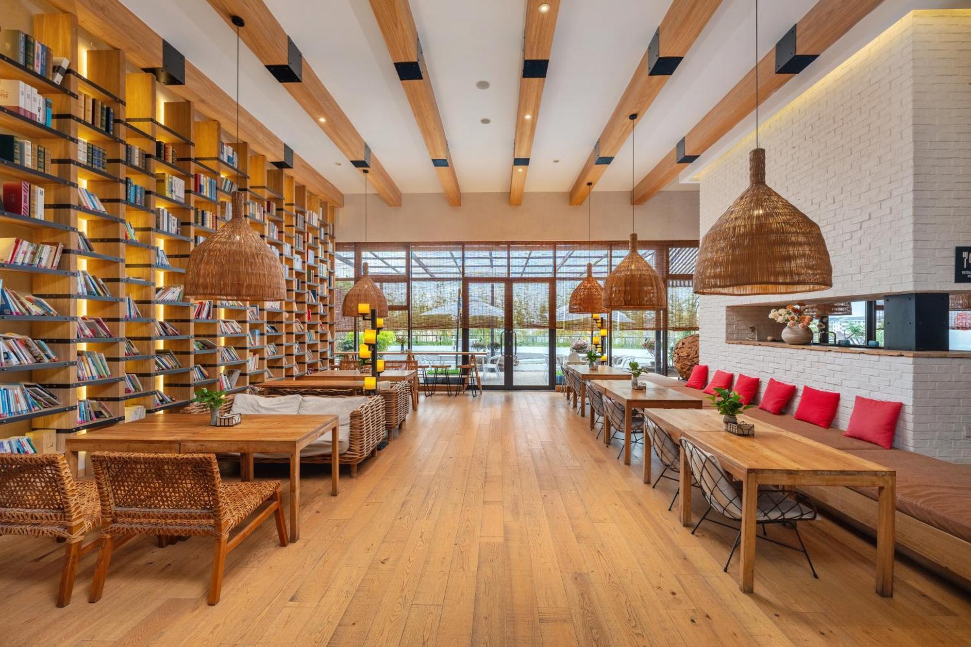 Manli Pudong Airport - Pet Friendly Hotel 4*